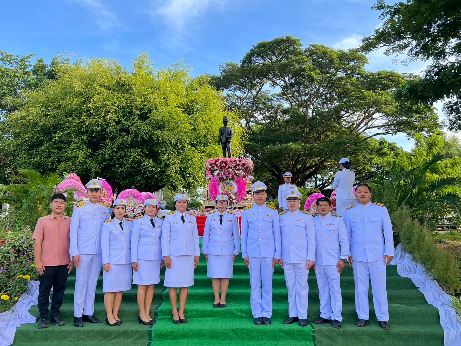 วันที่ ๒๓ ตุลาคม ๒๕๖๘ นายวิชญ์พันธ์ ราชานนท์ ผู้อำนวยการโรงเรียน มอบหมายให้ นายศิริชัย อ้อนอุบล รองผู้อำนวยการโรงเรียน  พร้อมด้วยคณะครูและบุคลากรทางการศึกษาร่วมพิธีวางพวงมาลา เนื่องในวันสวรรคตพระบาทสมเด็จพระจุลจอมเกล้าเจ้าอยู่หัว  วันปิยมหาราช